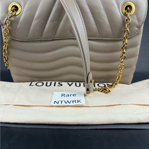 Louis Vuitton Beige Quilted Leather Bag - Picture 2 of 10